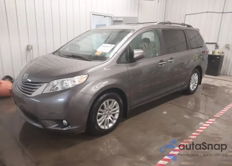 2017 Toyota Sienna Xle 8 Passenger z USA, uszkodzony, nr VIN 5TDYZ3DCXHS800425